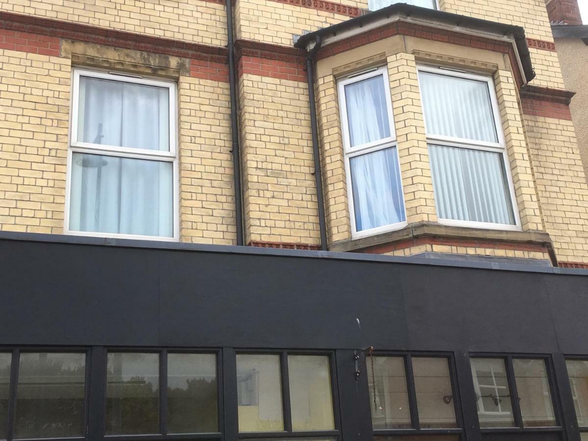 Flat 2 Opposite Travel Lodge Colwyn Bay Exteriör bild