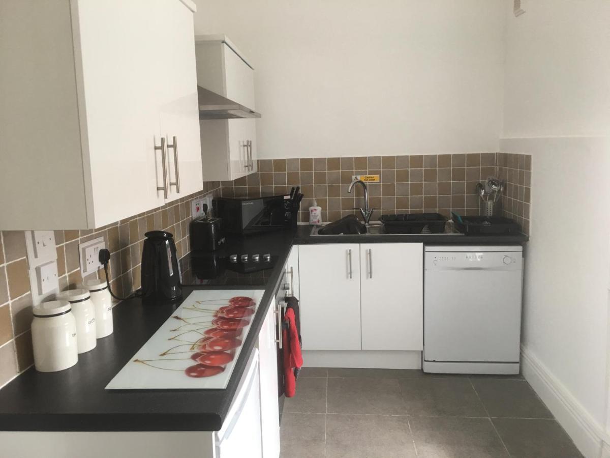 Flat 2 Opposite Travel Lodge Colwyn Bay Exteriör bild