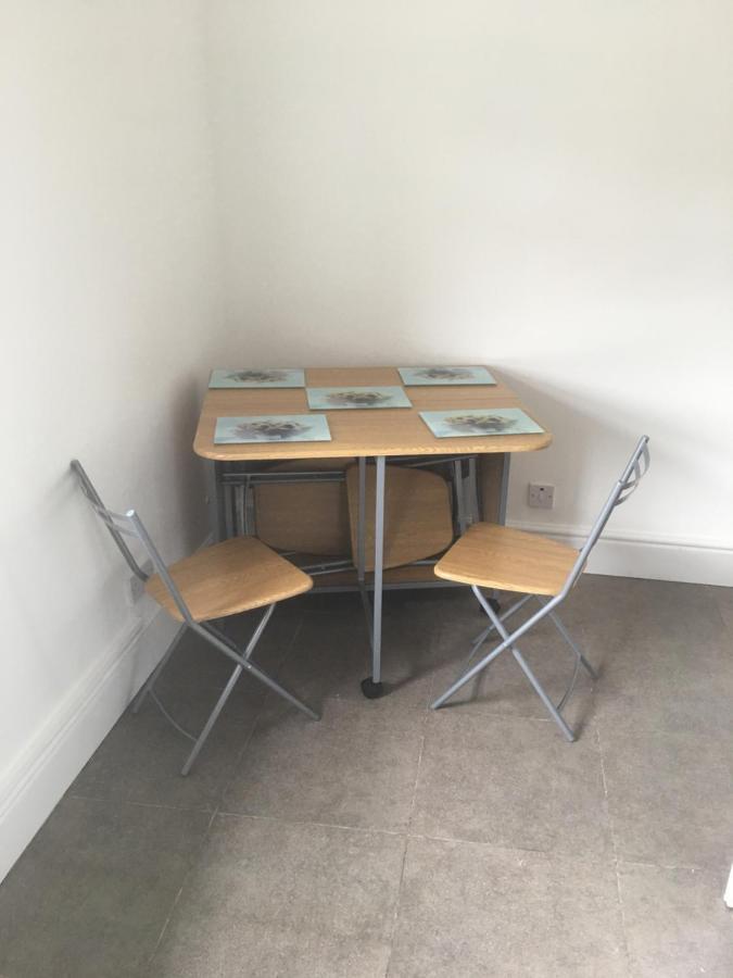 Flat 2 Opposite Travel Lodge Colwyn Bay Exteriör bild